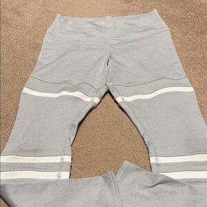 NWOT Gray and White Alo Leggings